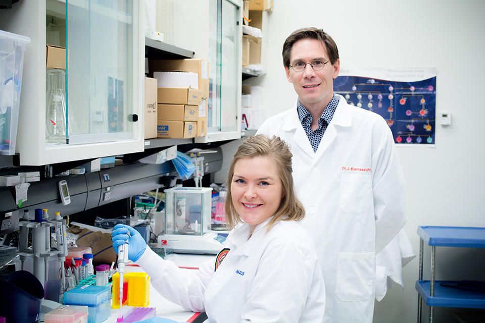 Research by Jeff Biernaskie, University of Calgary Faculty of Veterinary Medicine, and postdoctoral fellow Jo Anne Stratton sheds important new light on the identity of the cells that exhibit neural stem cell function.  A paper on their work, with co-lead author Prajay Shah (not pictured), is published in the May 3 edition of Cell.