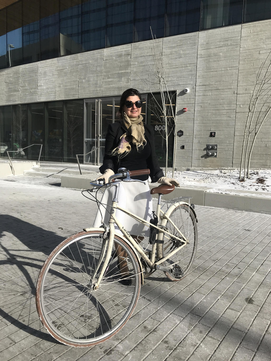Farnaz Sadeghpour, associate professor in the Schulich School of Engineering, is leading a workshop on winter cycling research collaborations in Canada at the 2019 Winter Cycling Congress.