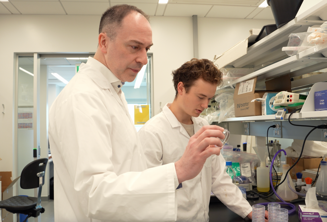 Aaron Goodarzi working in the lab 